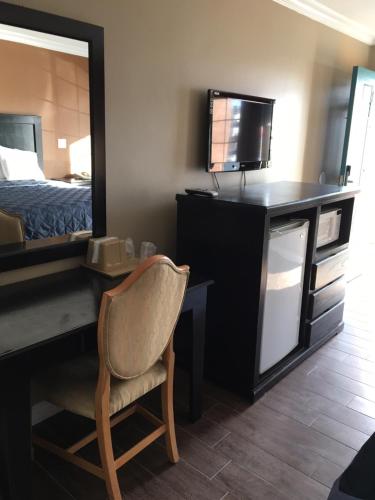 Η κουζίνα ή μικρή κουζίνα στο Circle City Inn