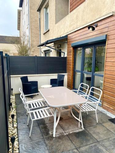 Dijon city center Terrasse Alphonse