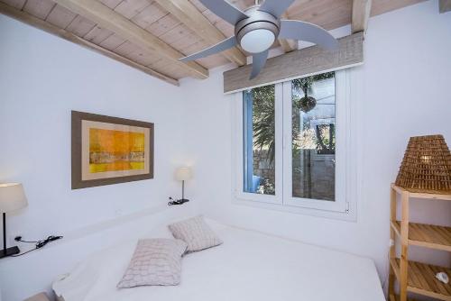A bed or beds in a room at My Lovely Place Mykonos
