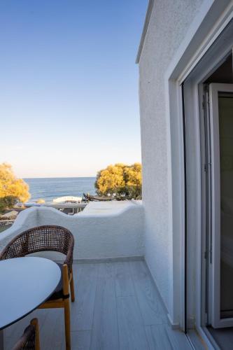 a balcony with a view of the ocean at Zen Suites & Spa in Perissa