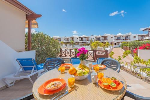 Casa del Mar Ilic Apartment with communal pool and sea views
