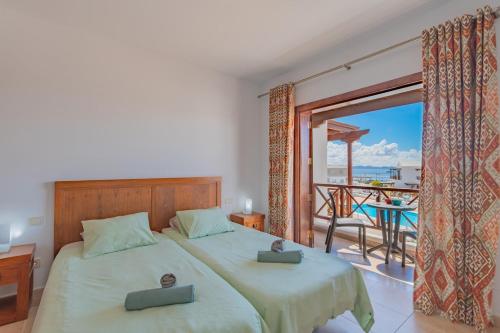Casa del Mar Ilic Apartment with communal pool and sea views