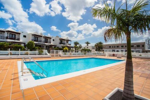 Casa del Mar Ilic Apartment with communal pool and sea views