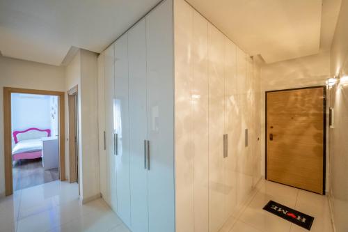 Koupelna v ubytování Tirent Apartment-Spacious 2-Bedroom Stay in Delijorgji Tirana