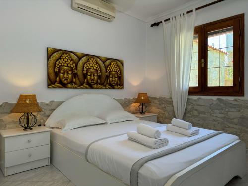 Ένα ή περισσότερα κρεβάτια σε δωμάτιο στο Palm Luxury Villa in Kallithea