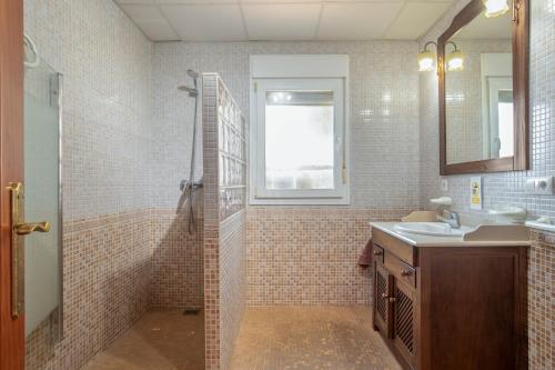 a bathroom with a shower and a sink at Chalet Los Delfines in Chiclana de la Frontera