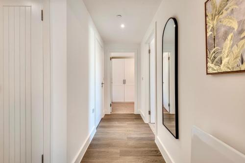 Luxury City Escape - Brand New Stylish 2 Bedroom Apartment with Parking photo 28