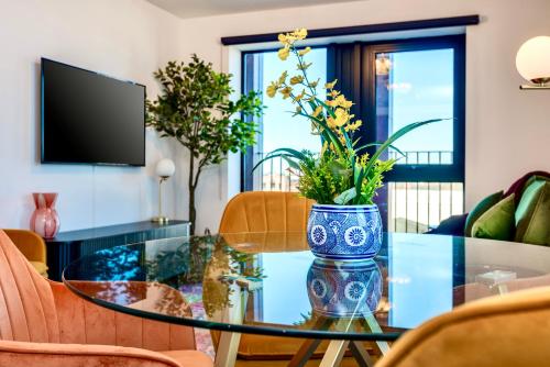 Luxury City Escape - Brand New Stylish 2 Bedroom Apartment with Parking photo 27