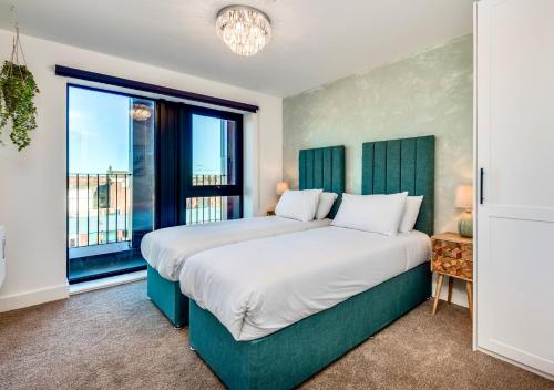 Luxury City Escape - Brand New Stylish 2 Bedroom Apartment with Parking photo 3