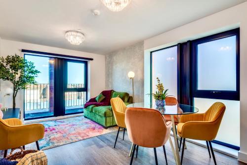 Luxury City Escape - Brand New Stylish 2 Bedroom Apartment with Parking photo 6