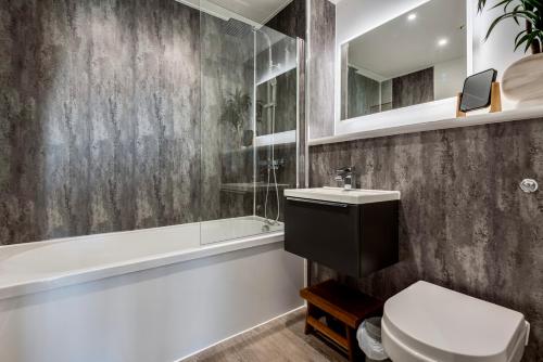 Luxury City Escape - Brand New Stylish 2 Bedroom Apartment with Parking photo 12