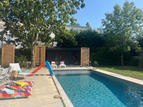 Photo de la galerie de l'établissement Villa Soléa - Villa avec Jardin et piscine - Proche Parcs et Golf, à Pessac