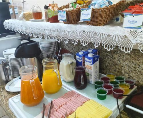 a shelf with various types of food on a counter at Hotel Minastur in Capitólio