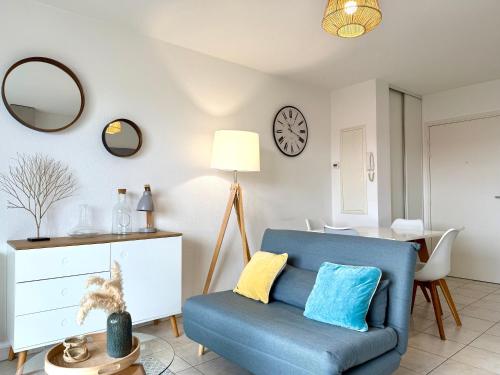 Central, Balcony, Private parking