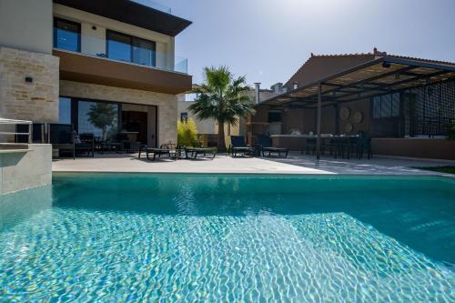 The swimming pool at or close to Almi-Cove Hilltop Villas