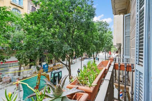 Quiet, vibrant 2 bedroom in pedestrian Eixample