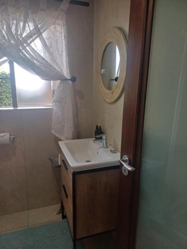 Bilik mandi di Klipkoppie Cottage