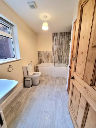 a bathroom with a toilet and a bath tub at City Stay - free parking in Worcester