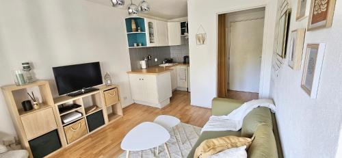 Charming 2 rooms, air conditioning, terrace, WiFi