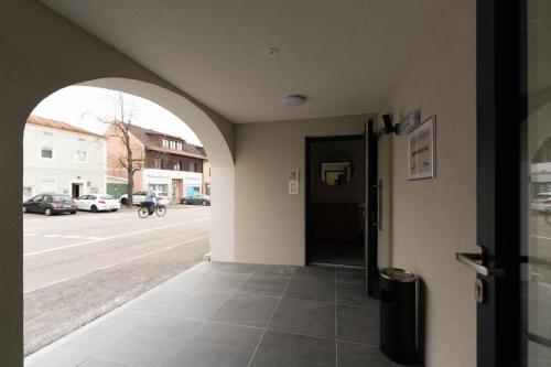 an entrance to a building with an open door at Ranshofen Zimmervermietung Projektentwicklungs GmbH in Ranshofen