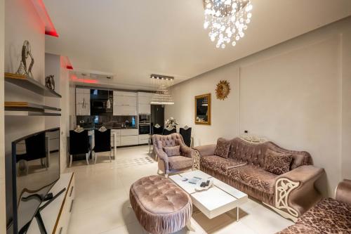 Posezení v ubytování Tirent Apartment-Spacious 2-Bedroom Stay in Delijorgji Tirana