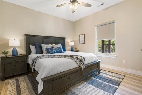 a bedroom with a bed and a ceiling fan at Lake Taneycomo Views-Near Branson Landing-Cmty Outdoor Pool-Free Tickets-Elevator! in Branson