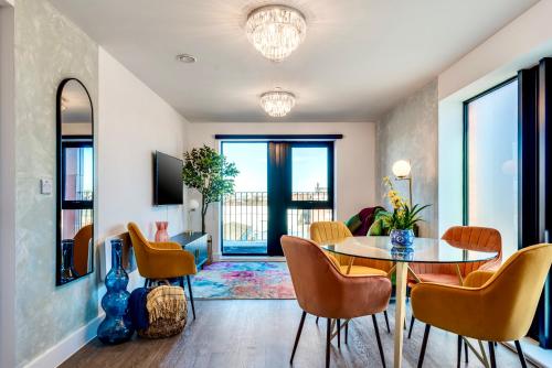 Luxury City Escape - Brand New Stylish 2 Bedroom Apartment with Parking photo 14