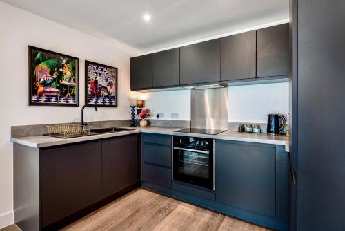 Luxury City Escape - Brand New Stylish 2 Bedroom Apartment with Parking photo 10