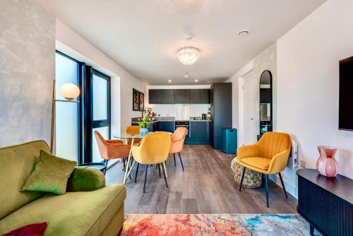 Luxury City Escape - Brand New Stylish 2 Bedroom Apartment with Parking photo 5