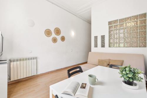 5BR for 7 Elevator Walk to Sant Antoni
