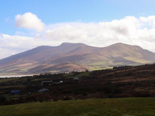 a view of a hill with mountains in the background at Johnson's Cottage in Brandon