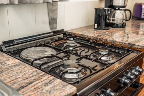 a stove top oven sitting on top of a kitchen counter at 007Dickoya in Dikoya