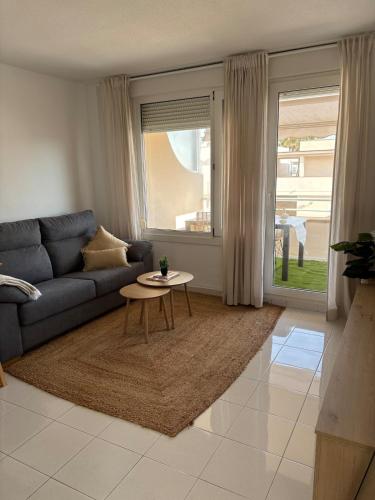 Apartamento con piscina y parking privado