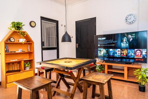 a room with a ping pong table and two stools at 007Dickoya in Dikoya
