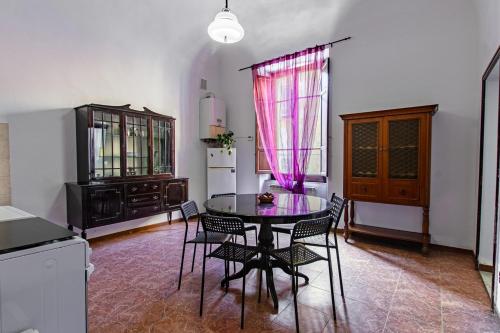 Η κουζίνα ή μικρή κουζίνα στο Elegante appartamento in centro a Pisa