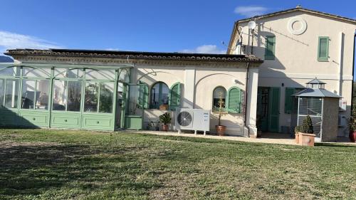 Taman di luar Charming 3-bedroom villa in Abruzzo with WiFi and AC