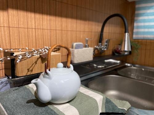 a tea pot sitting on top of a kitchen counter at YongDamJae in Seoul
