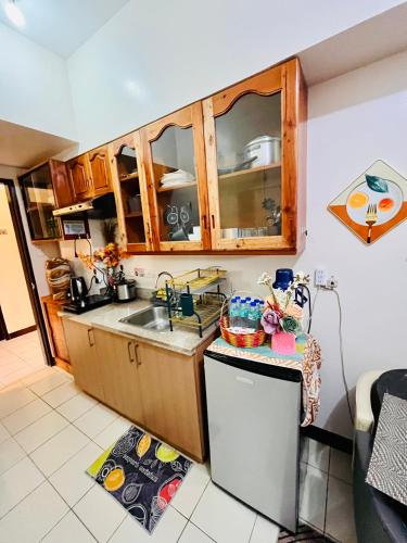 Una cocina o zona de cocina en JAZZCOZY Condo Unit na SWAK SA BUDGET