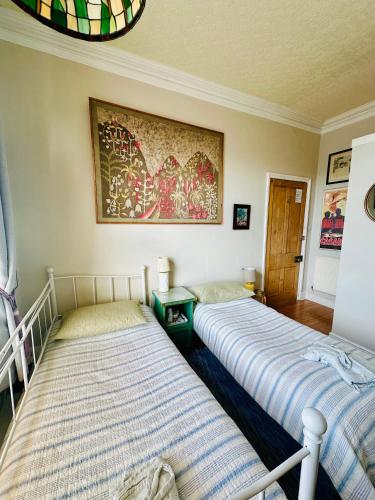 Fitz House tesisinde bir odada yatak veya yataklar