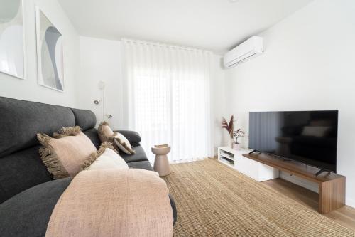 Forum Apartments III by House and People