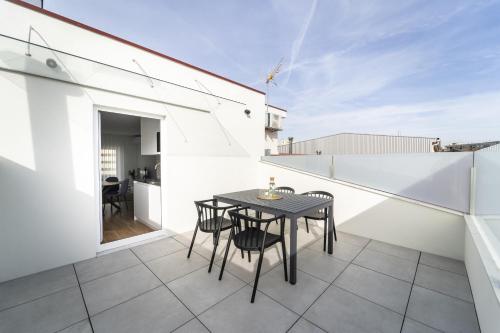 Forum Apartments III by House and People