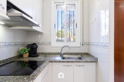 Kuchyň nebo kuchyňský kout v ubytování Mediterranean Way - Ca l Ebre