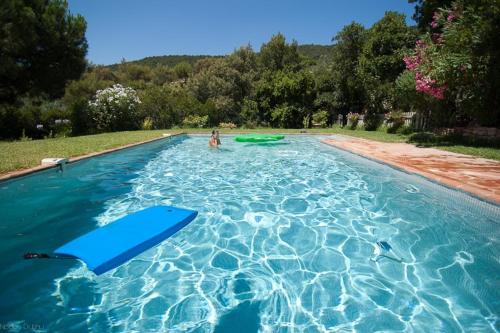 RDC Villa grand jardin, piscine chauffée, jacuzzi