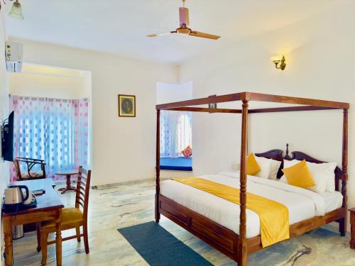 Postel nebo postele na pokoji v ubytování Jag Aravali Resort Udaipur by NAINA STAYCATION - Best for Corporate Events - Family Resort - Swimming pool - gardens