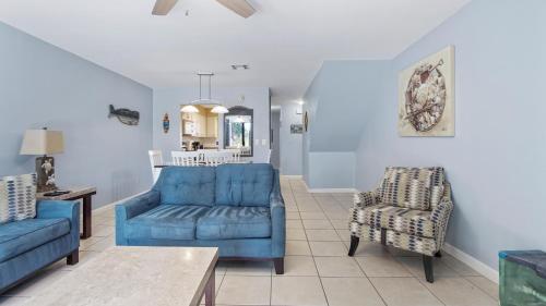 5 minutes walk to beach, Family Friendly condo with shared pool, tennis court photo 11