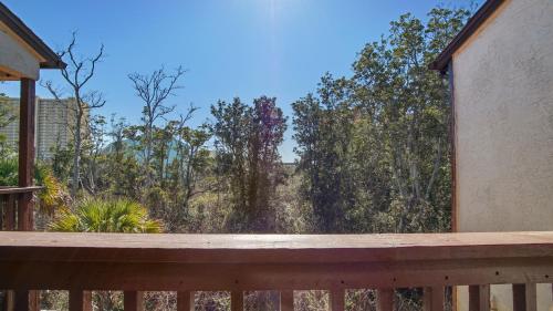 5 minutes walk to beach, Family Friendly condo with shared pool, tennis court photo 14