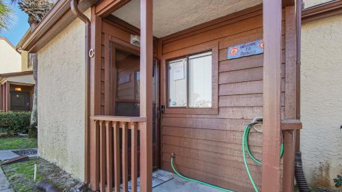 5 minutes walk to beach, Family Friendly condo with shared pool, tennis court photo 17
