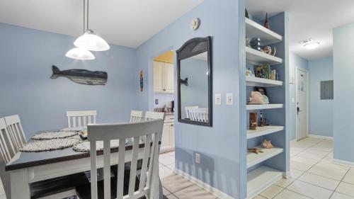 5 minutes walk to beach, Family Friendly condo with shared pool, tennis court photo 20