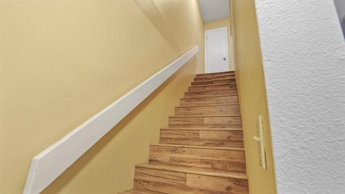 5 minutes walk to beach, Family Friendly condo with shared pool, tennis court photo 22