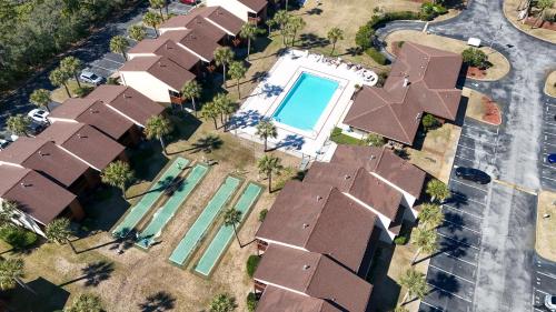 5 minutes walk to beach, Family Friendly condo with shared pool, tennis court photo 23